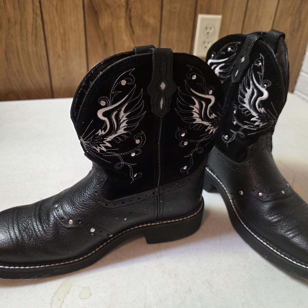 Justin Boots Black Cowboy Boots with White Stitching